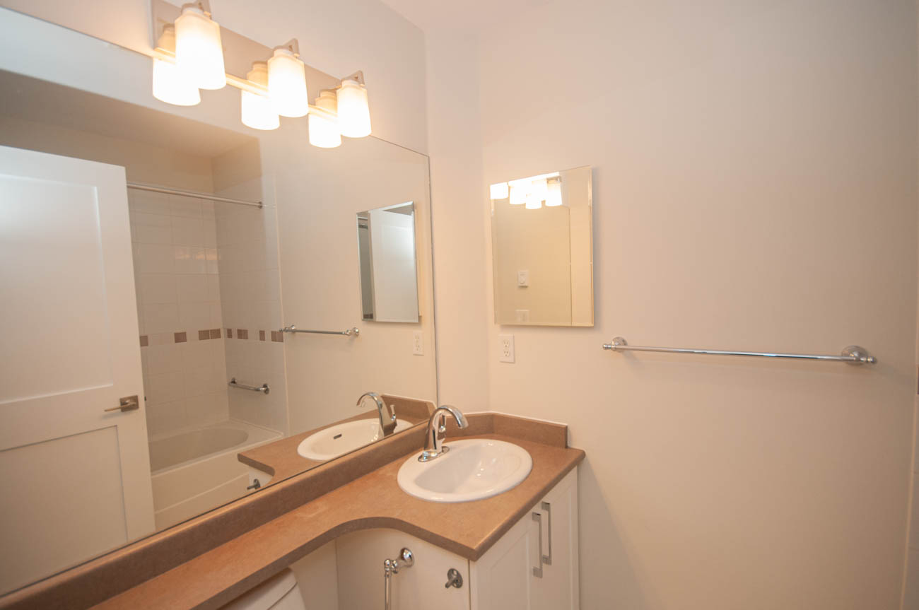 square footage 805