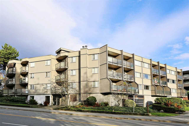 Furnished 1-bedroom condo with balcony and city view. - 306 - 212 Forbes Ave, North Vancouver