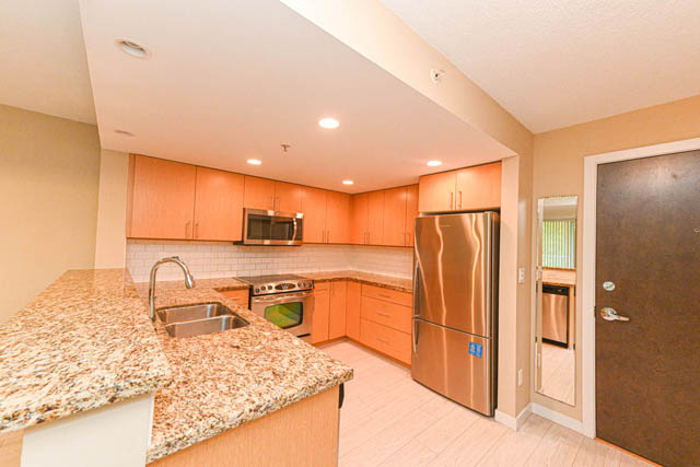 303 125 milross ave vancouver downtown crosstown