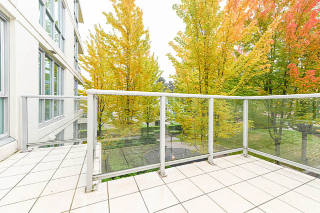 303 125 milross ave vancouver downtown crosstown