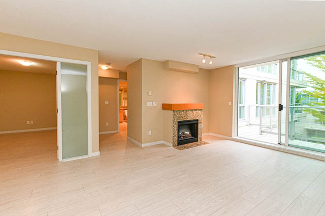 303 125 milross ave vancouver downtown crosstown
