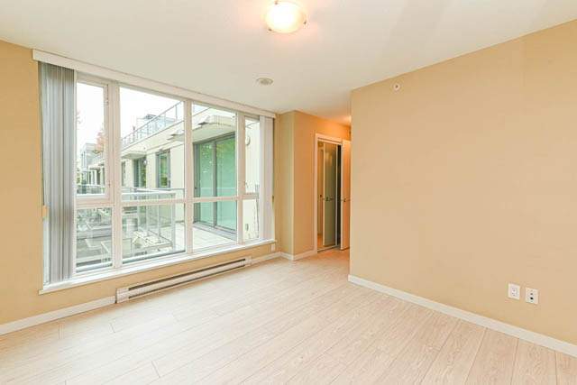 303 125 milross ave vancouver downtown crosstown