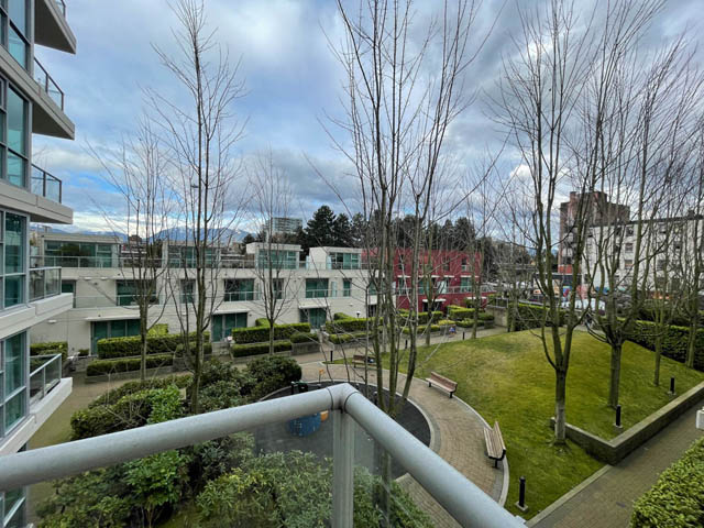 303 125 milross ave vancouver downtown crosstown