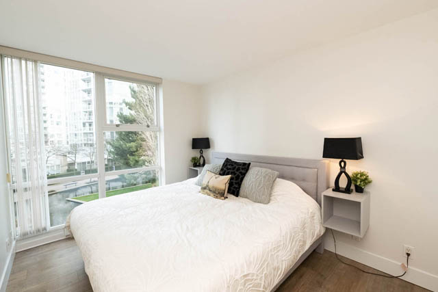 square footage 1003