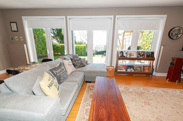 Living room with hardwood floors and large sliding doors. - 2128 Grand Blvd, North Vancouver