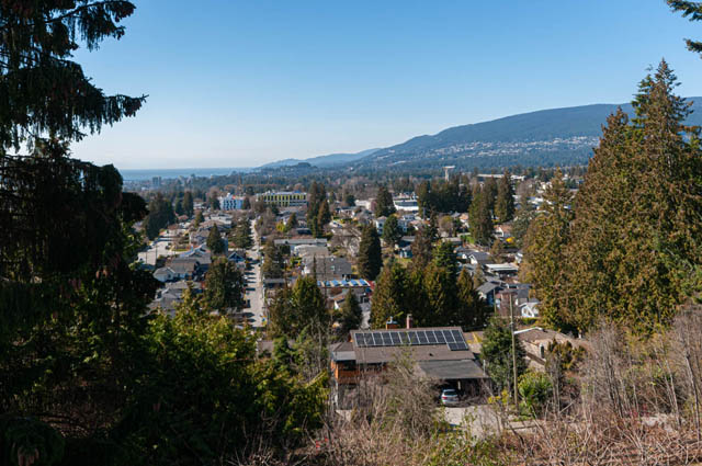 Spacious 4-bedroom house with stunning city view and lush greenery. - 2128 Grand Blvd, North Vancouver