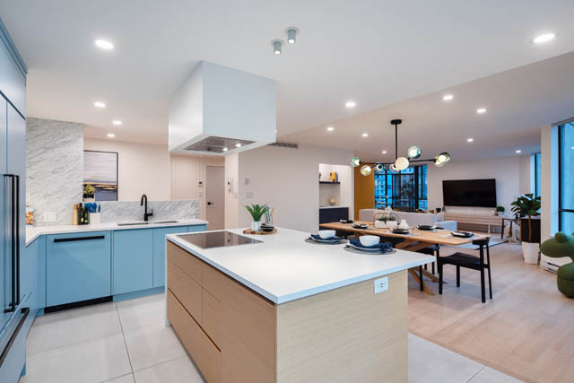 Furnished 4-bedroom + den condo with modern kitchen, hardwood floors, and city view. - 1402 - 738 Broughton St, Vancouver Downtown