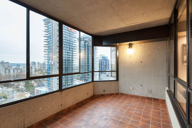 Spacious living room with concrete walls, terracotta tile flooring, and panoramic city views. - 1402 - 738 Broughton St, Vancouver Downtown