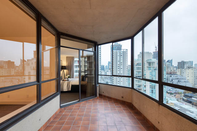 Spacious 4-bedroom + den condo with large windows offering stunning city views. - 1402 - 738 Broughton St, Vancouver Downtown