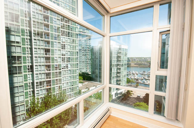 Bright living room with city view and large windows. - 1105 - 198 Aquarius Mews, Vancouver Downtown