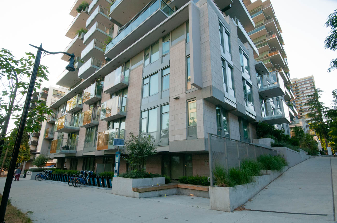 Sophisticated 2 bdrm with 200 sqft balcony