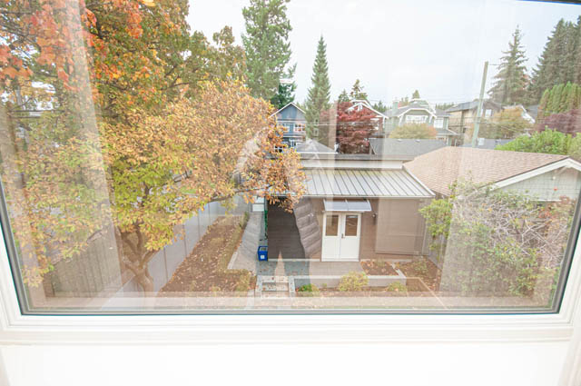 Furnished living room with autumn foliage and cozy garden view. - 4504 West 12th Ave, Vancouver West Side