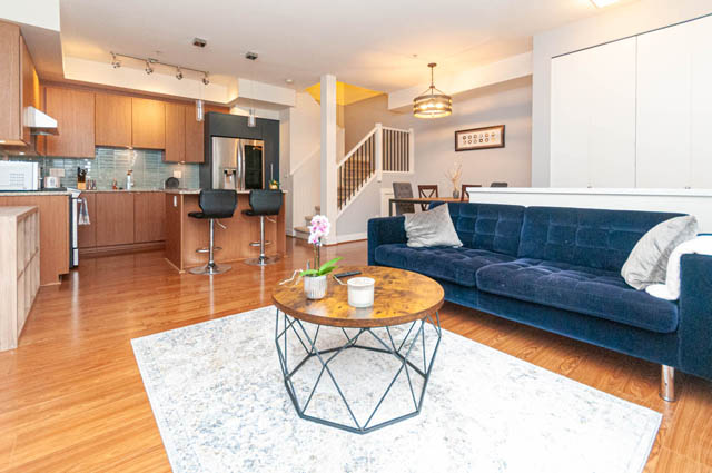 208 735 w 15th st north vancouver hamilton
