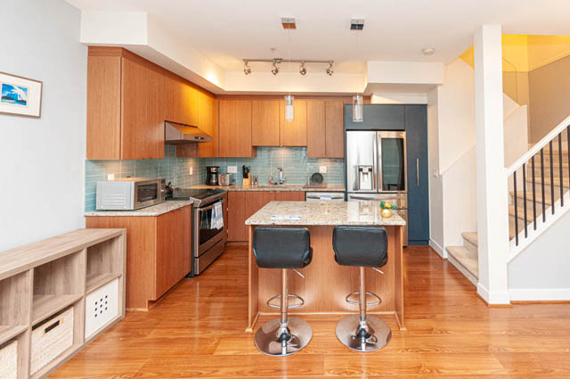 208 735 w 15th st north vancouver hamilton