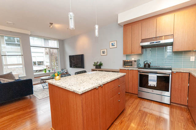 208 735 w 15th st north vancouver hamilton
