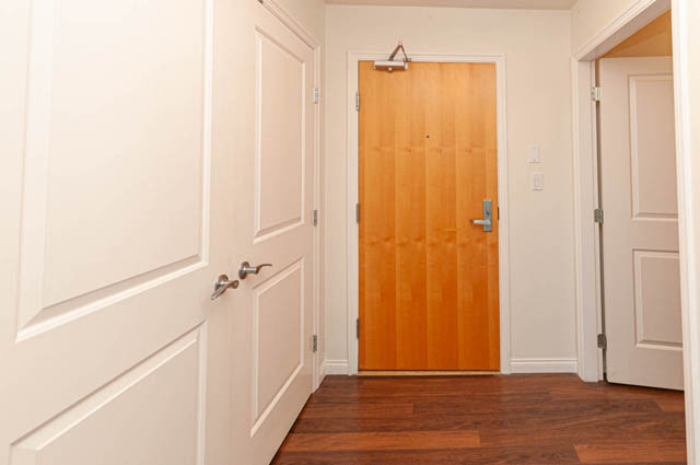 Foyer with hardwood floors and white panel doors. - 3102 - 1211 Melville Street, Vancouver Downtown