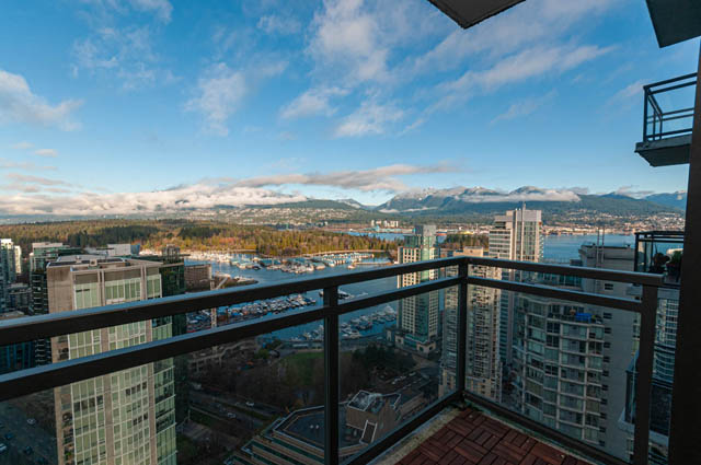 Bright living room with stunning city view and modern furnishings. - 3102 - 1211 Melville Street, Vancouver Downtown
