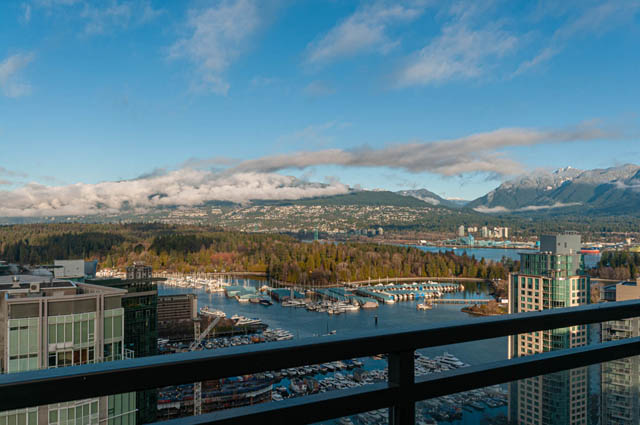 Bright living room with stunning city view and mountain backdrop. - 3102 - 1211 Melville Street, Vancouver Downtown