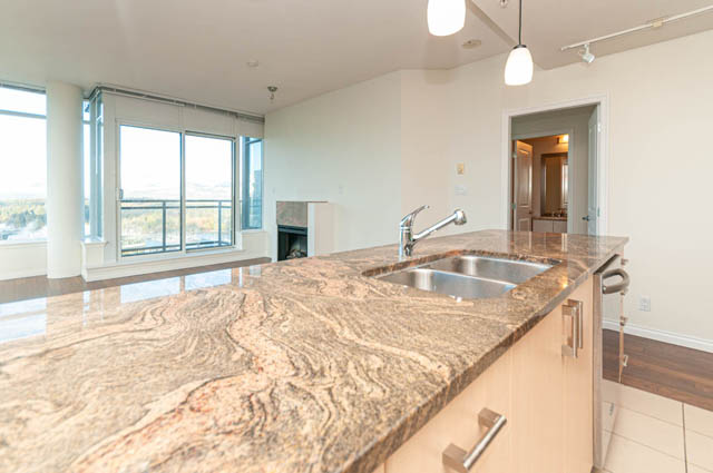 Bright kitchen with granite countertops and city view. - 3102 - 1211 Melville Street, Vancouver Downtown