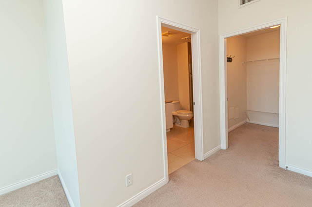 Bright den with carpeted floor and closet access. - 3102 - 1211 Melville Street, Vancouver Downtown