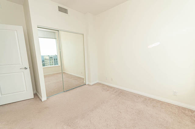 Bright den with sliding glass doors and city view. - 3102 - 1211 Melville Street, Vancouver Downtown