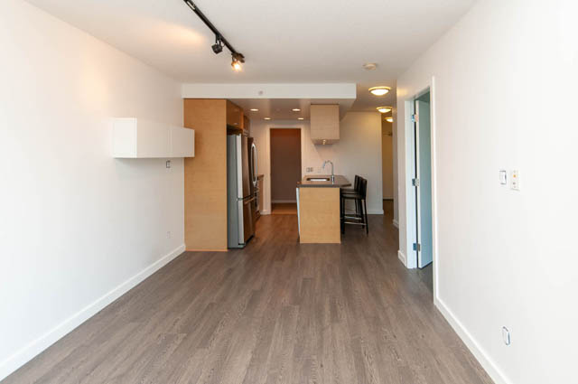 Bright kitchen with hardwood floors and modern cabinetry. - 1102-833 Seymour Street, Vancouver Downtown