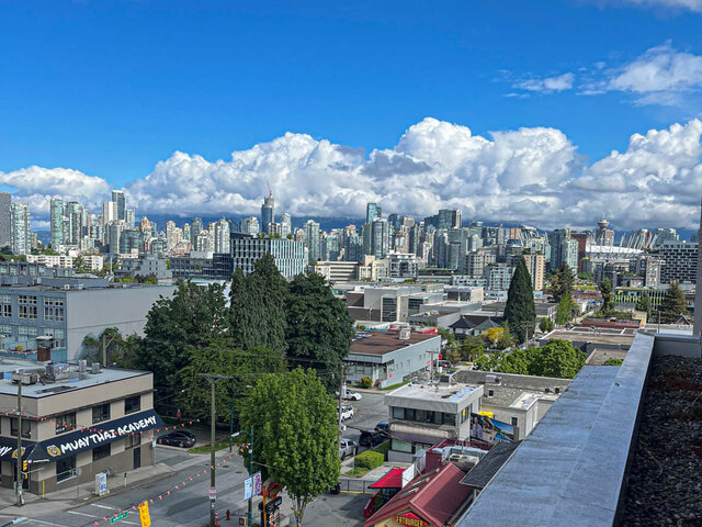 1-bedroom furnished condo with stunning city view and rooftop access. - 805 - 238 West Broadway Street, Vancouver West Side