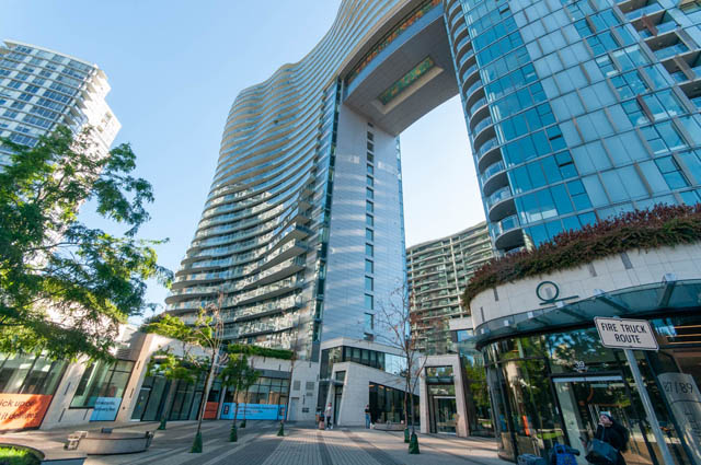 Spacious penthouse with modern glass facade and city views. - 2818  - 89 Nelson Street, Vancouver Downtown