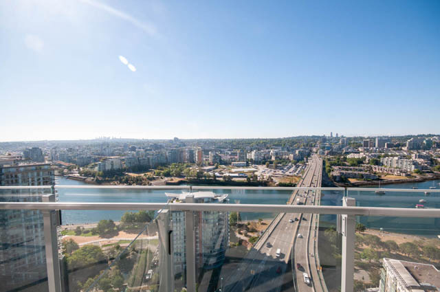 Penthouse with stunning city view and waterfront access, featuring a spacious balcony. - 2818  - 89 Nelson Street, Vancouver Downtown