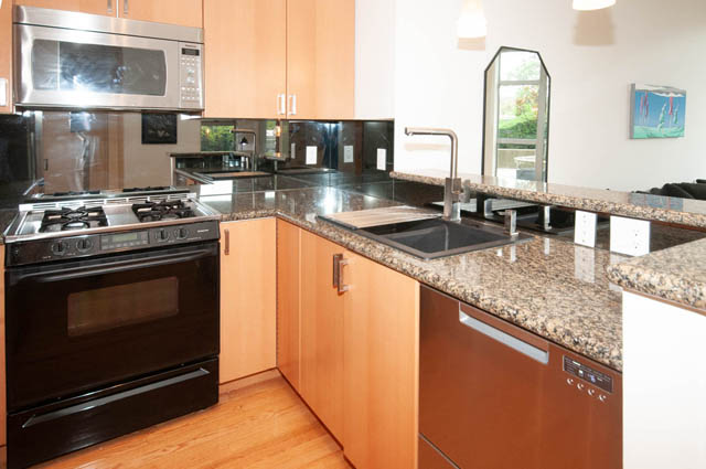 308 160 e 13th st north vancouver lonsdale