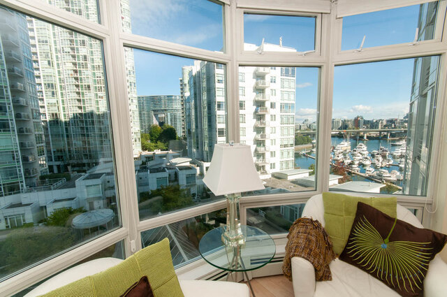 Bright living room with a stunning city view and modern furnishings. - 905 - 1199 Marinaside Cres., Vancouver Downtown