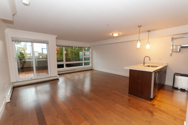 206 857 15th st west north vancouver hamilton