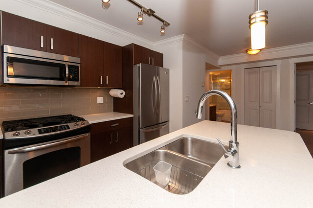 206 857 15th st west north vancouver hamilton