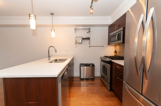 206 857 15th st west north vancouver hamilton