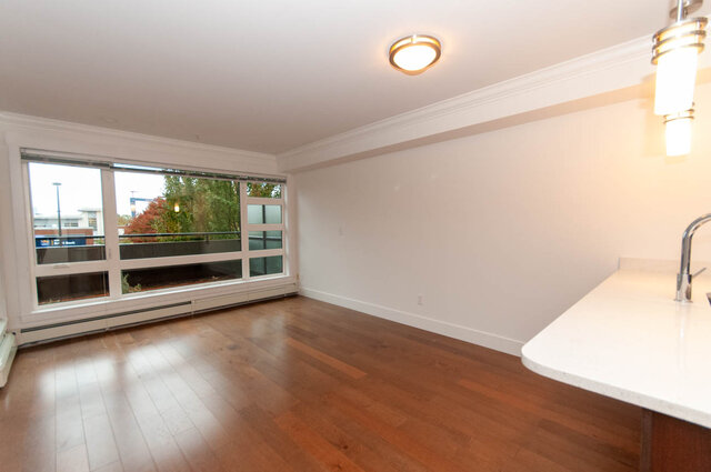 206 857 15th st west north vancouver hamilton