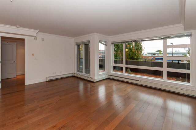 206 857 15th st west north vancouver hamilton