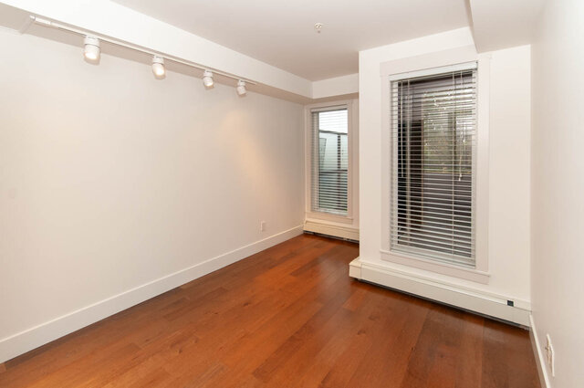 206 857 15th st west north vancouver hamilton