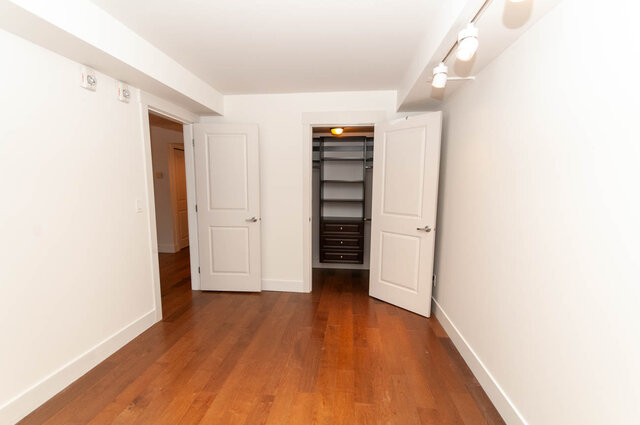 206 857 15th st west north vancouver hamilton