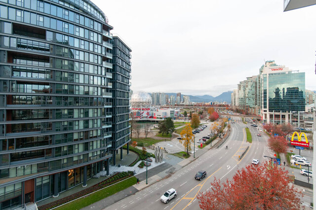 Spacious 1-bedroom + den condo with a stunning city view and modern furnishings. - 1006 -1618 Quebec Street, Vancouver East Side
