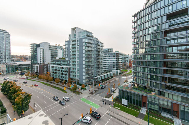 Spacious 1-bedroom + den condo with a stunning city view and modern furnishings. - 1006 -1618 Quebec Street, Vancouver East Side