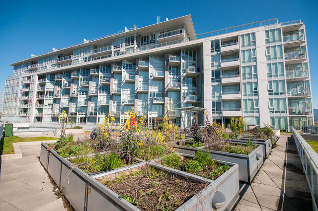 Spacious 1-bedroom + den condo with a rooftop garden and modern balcony views. - 1006 -1618 Quebec Street, Vancouver East Side