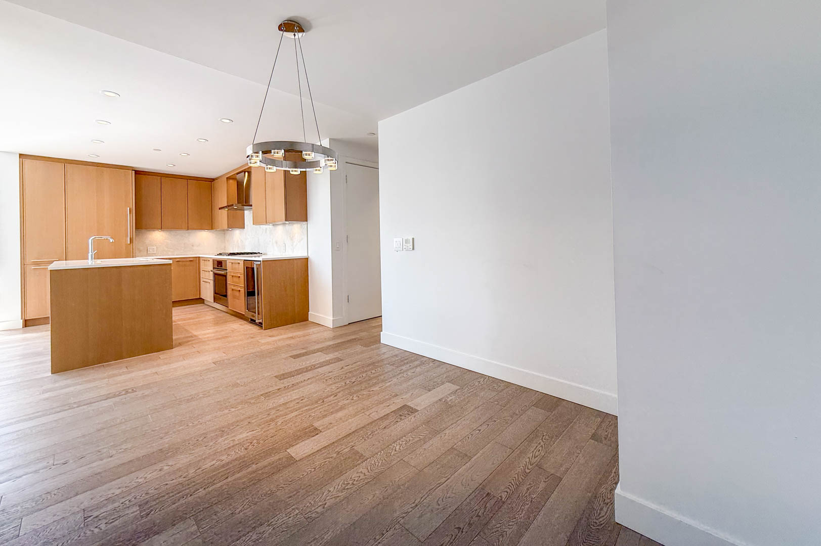 Beautiful view of Unfurnished Penthouse Apartment Decor