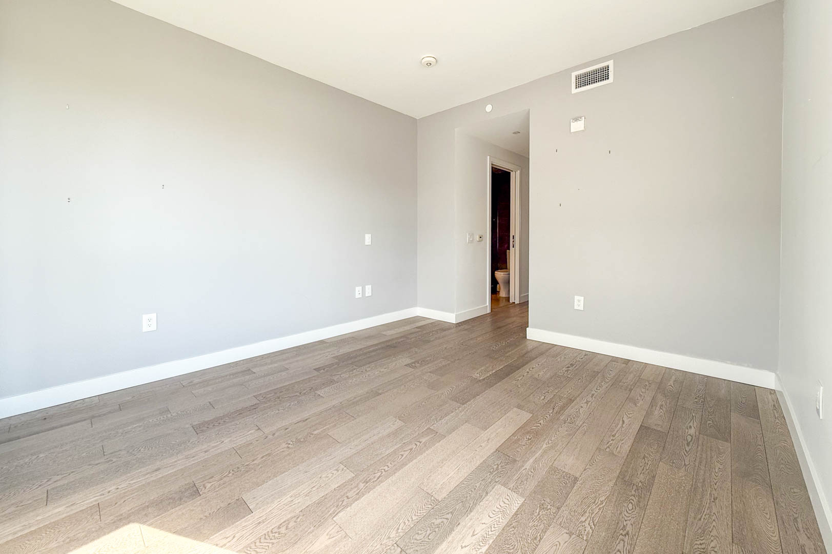 Picture of 2 bedroom penthouse in Edgemont condo unfurnished