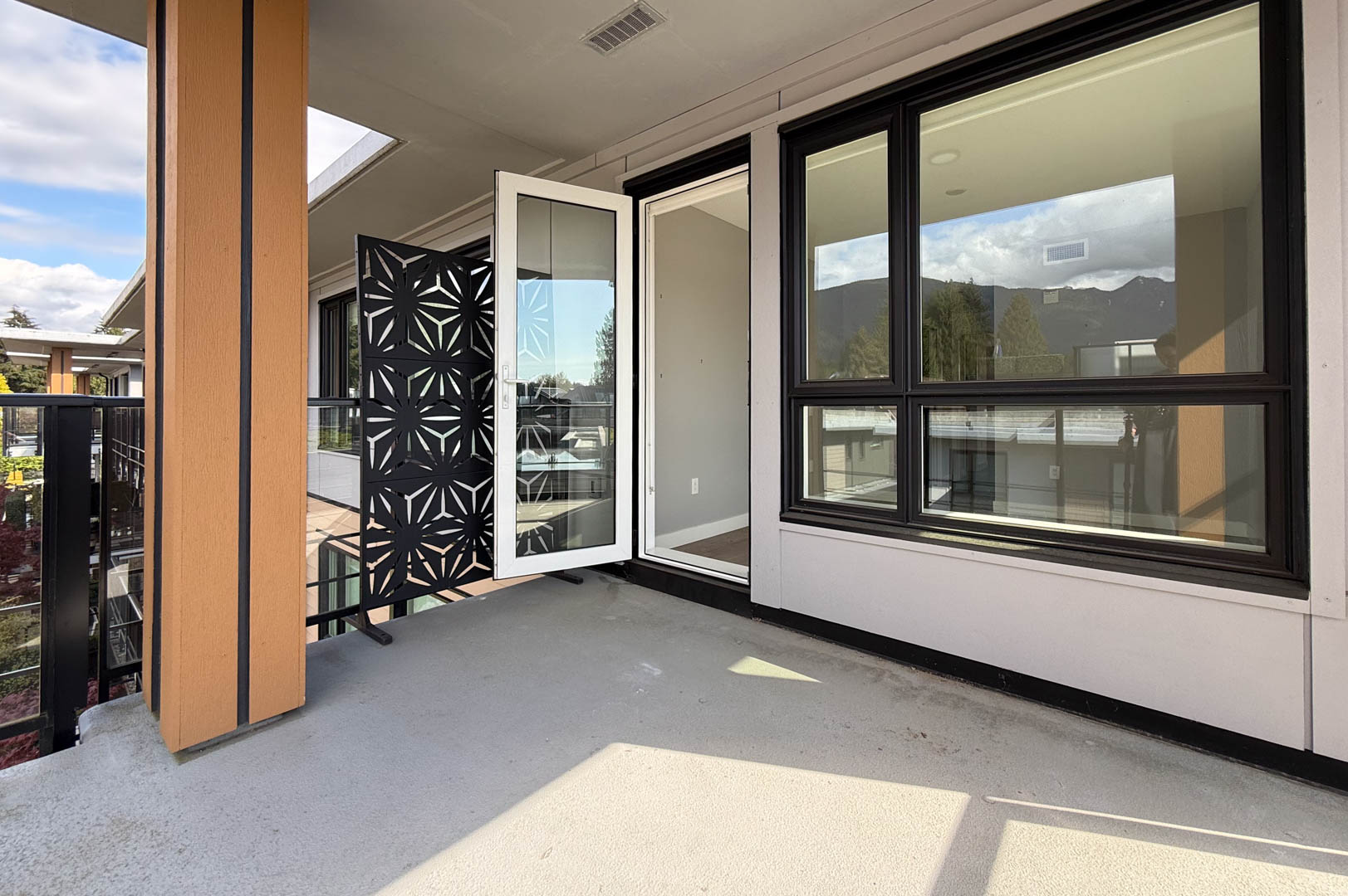 2 bedroom penthouse in Edgemont condo unfurnished