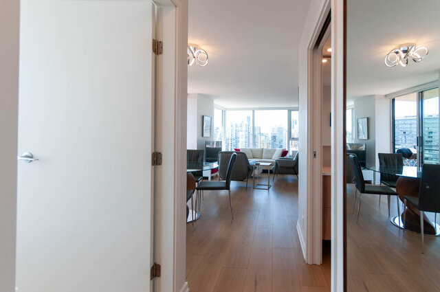 Spacious living room with hardwood floors and a stunning city view. - 3006 - 33 Smithe Street, Vancouver Downtown