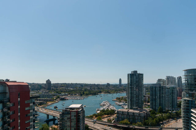 Spacious 1-bedroom + den condo with stunning city view and waterfront access. - 3006 - 33 Smithe Street, Vancouver Downtown