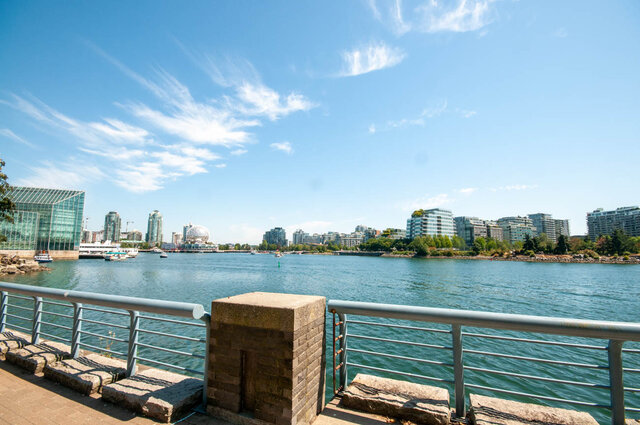 Bright living room with stunning city view and waterfront access. - 3006 - 33 Smithe Street, Vancouver Downtown