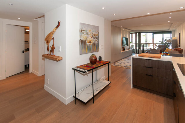 804 1470 pennyfarthing dr vancouver west side kitsilano