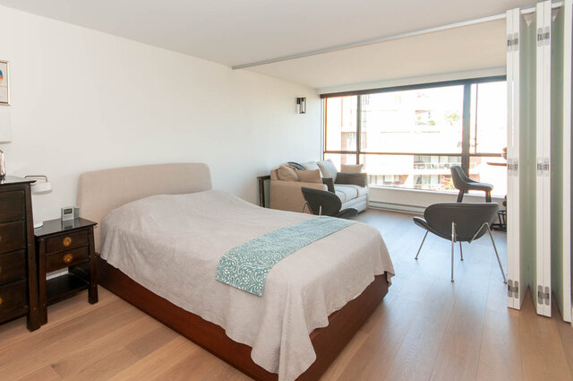 804 1470 pennyfarthing dr vancouver west side kitsilano