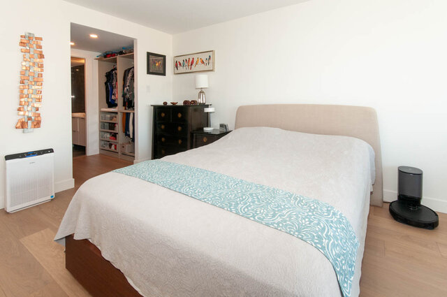 804 1470 pennyfarthing dr vancouver west side kitsilano